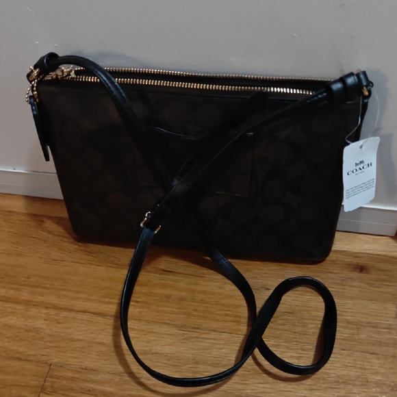 Brand New Coach Black Signature Pattern Crossbody with Gold Hardware - Picture 2 of 5